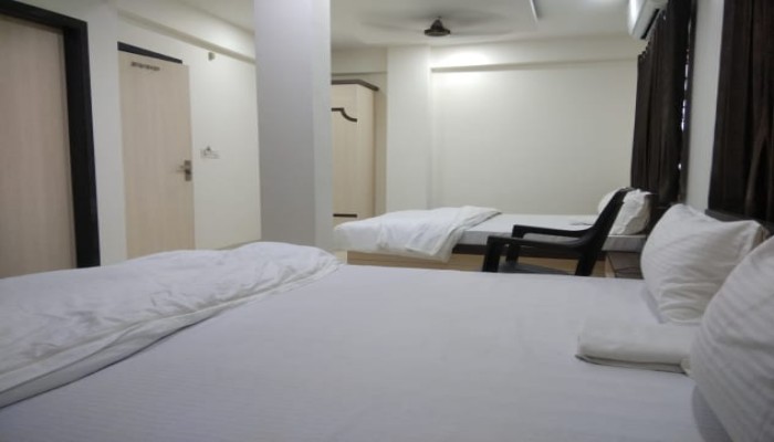 Hotel Girdhar