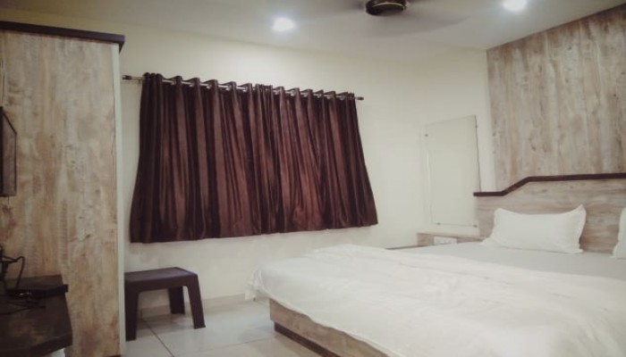 Hotel Girdhar