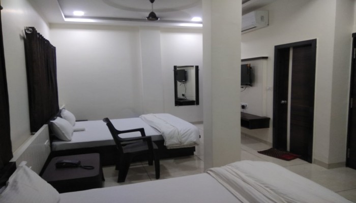 Hotel Girdhar