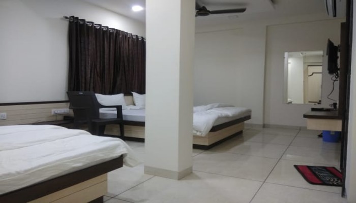 Hotel Girdhar